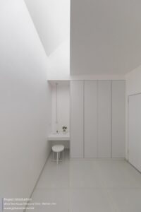 white-trio-house-office-and-store-white-on-white-studio_12